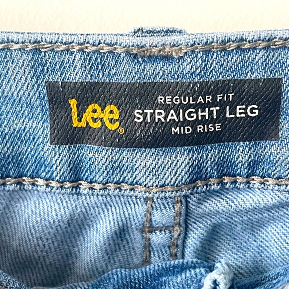 Levi’s  women’s regular fit - Picture 2 of 9